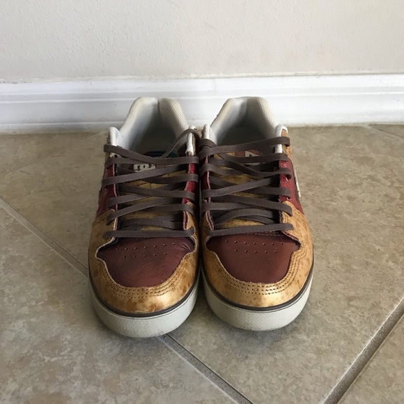 gold dc shoes